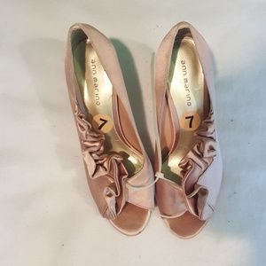NWOT Ann Marino Satin Pink Ruffled Heels Sz 7